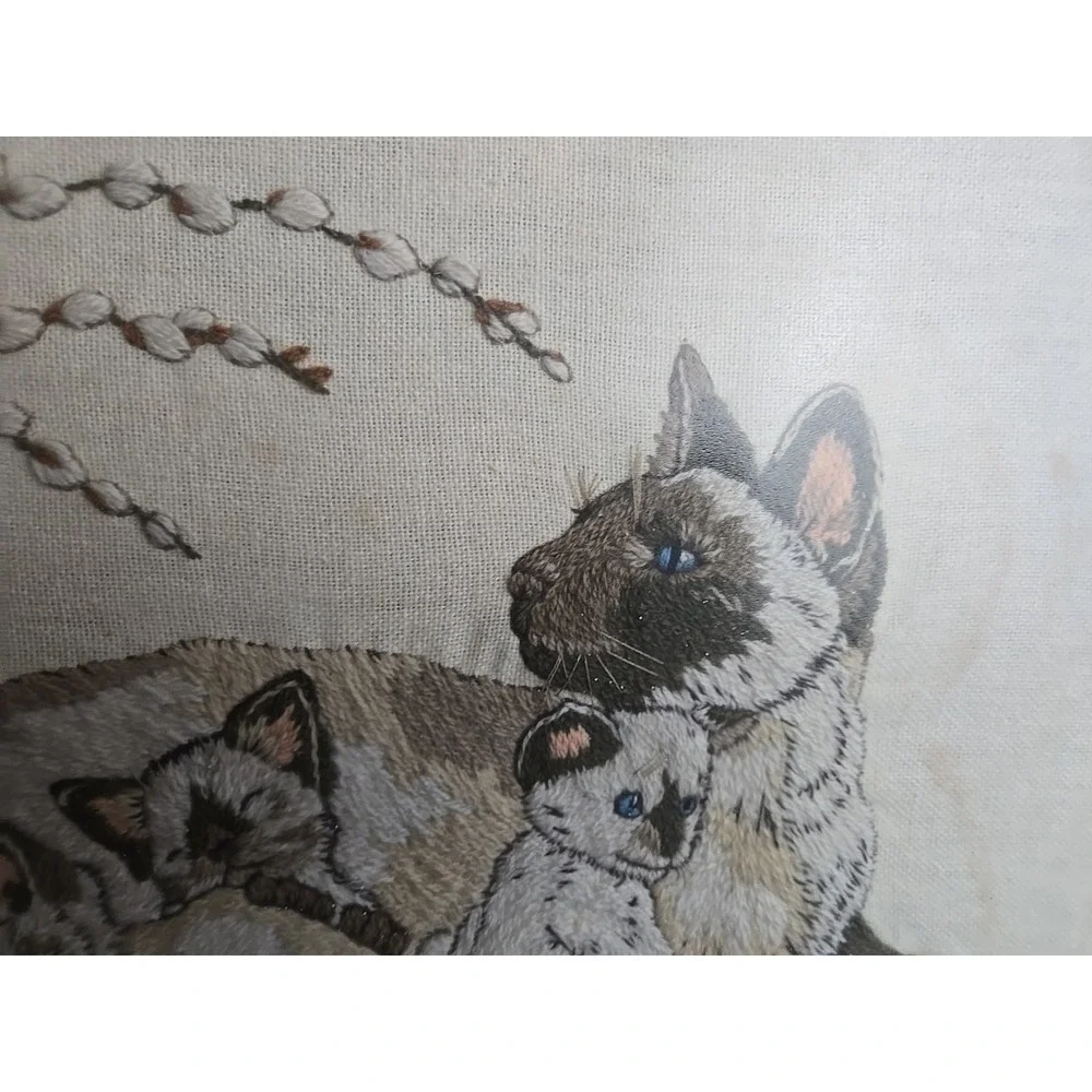 Mother's Pride Siamese Cat & Kittens Crewel Embroidery Completed Framed‎ 21x17.5